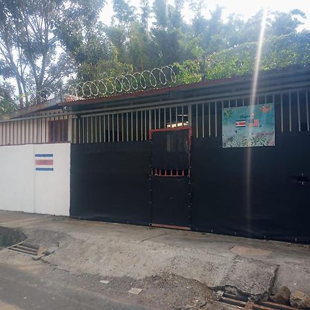 Hogar Tico-Estadounidense Cerca De Aeropuerto Alajuela Exteriör bild